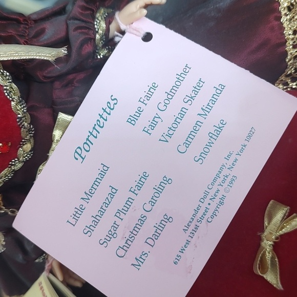 Christmas Caroler/Madame Alexander Doll - Picture 11 of 12